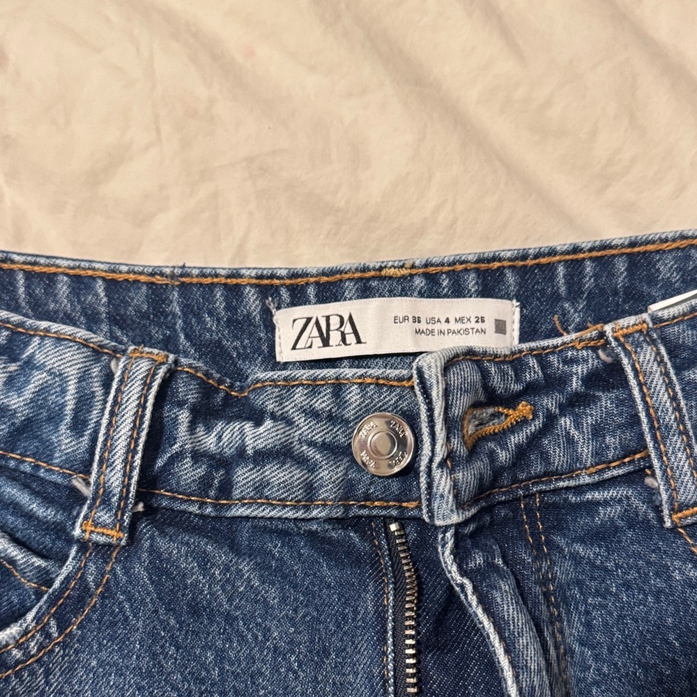Zara women’s Denim Jeans in Classic Blue